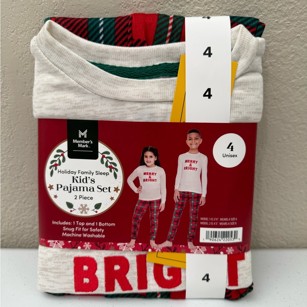 Kid’s Snug Fit Holiday Pajama Set Size 4